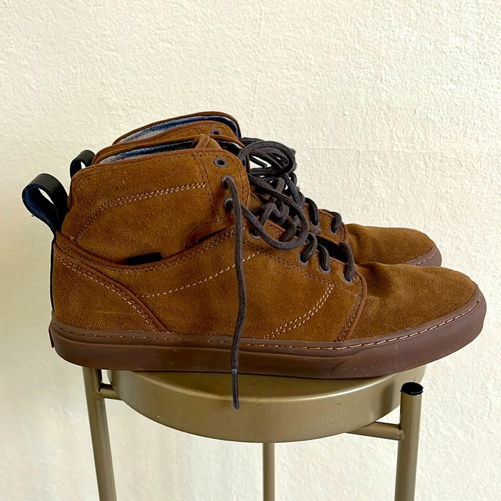 Vans men’s casual brown lace up suede shoe